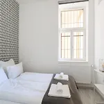 Designer On The Broadway With 2br And Ac Apartament *