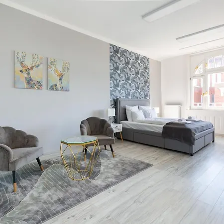 Designer On The Broadway With 2br And Ac * Budapest