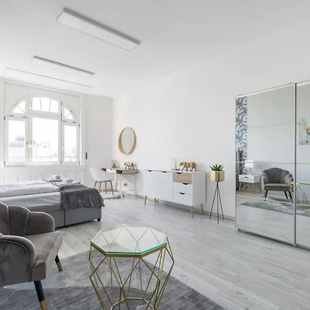 Designer On The Broadway With 2br And Ac Budapest