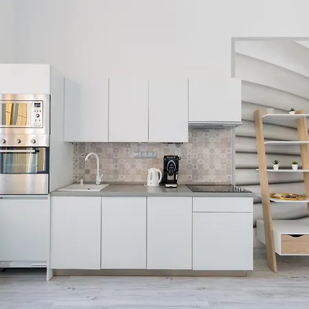 Designer On The Broadway With 2br And Ac Apartment *