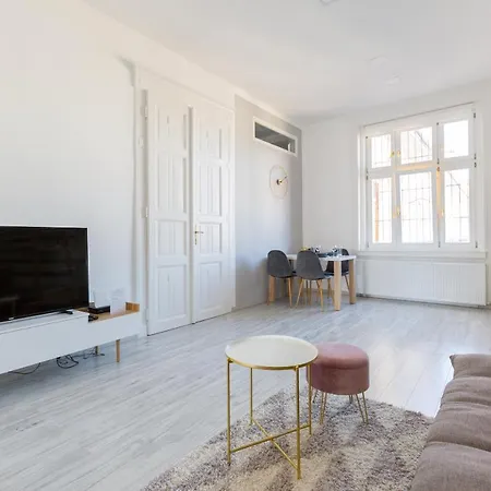 Apartment Designer On The Broadway With 2br And Ac *