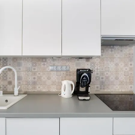 Designer On The Broadway With 2br And Ac 아파트