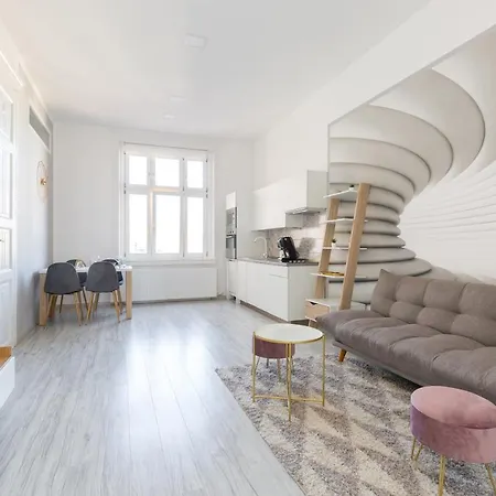 Designer On The Broadway With 2br And Ac Apartment Budapest