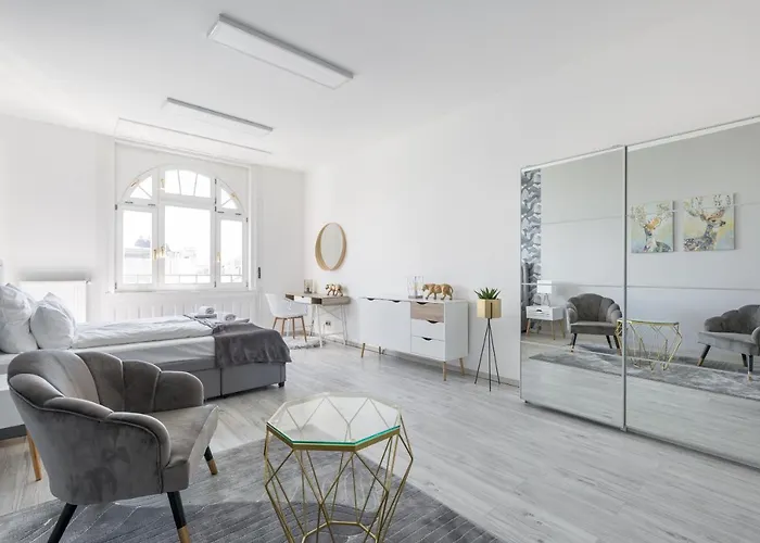 Designer On The Broadway With 2br And Ac Budapest