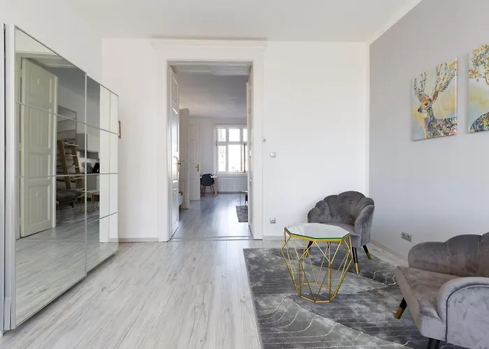 Designer On The Broadway With 2br And Ac Daire Budapeşte